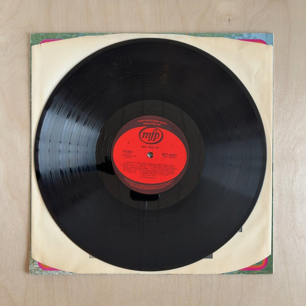 Unknown Artist – Hot Hits 20 – record label