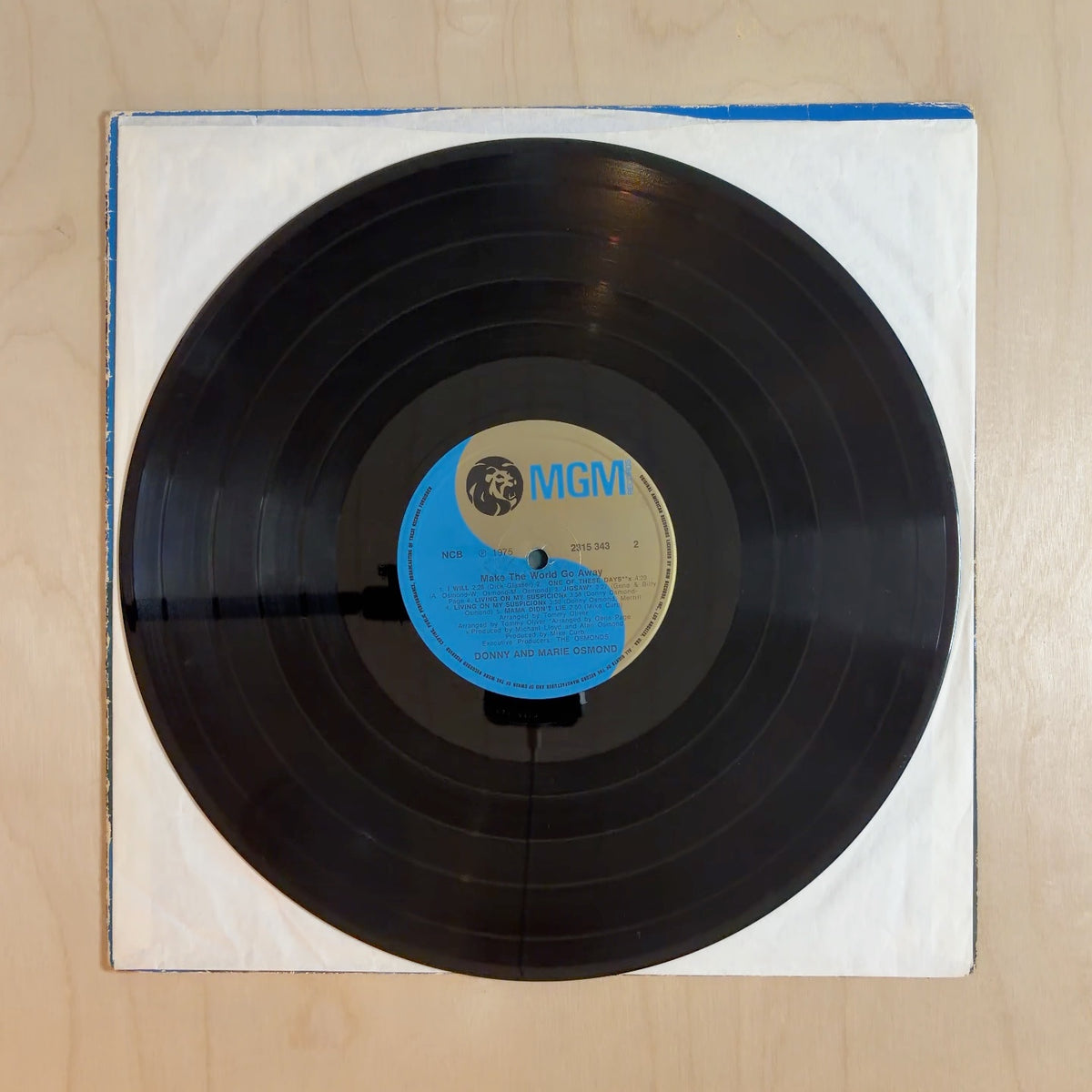 Donny & Marie Osmond – Make The World Go Away – record label