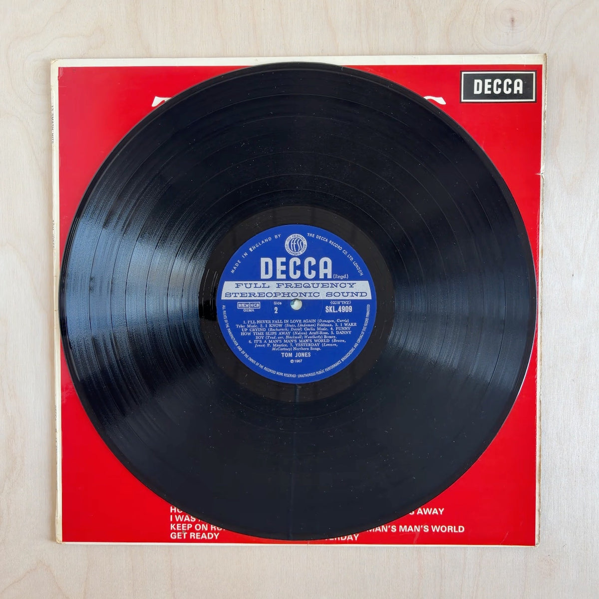Tom Jones – 13 Smash Hits – record label