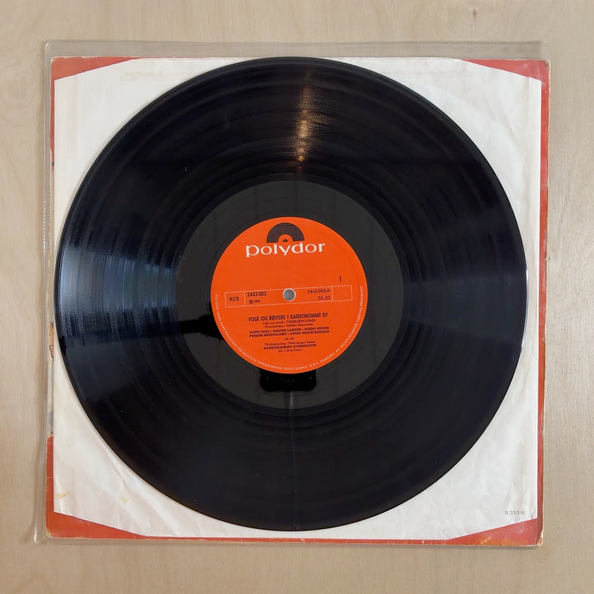Various – Folk Og Røvere I Kardemomme By / Sørøvere, Hottentotter Og Muntre Musikanter – record label