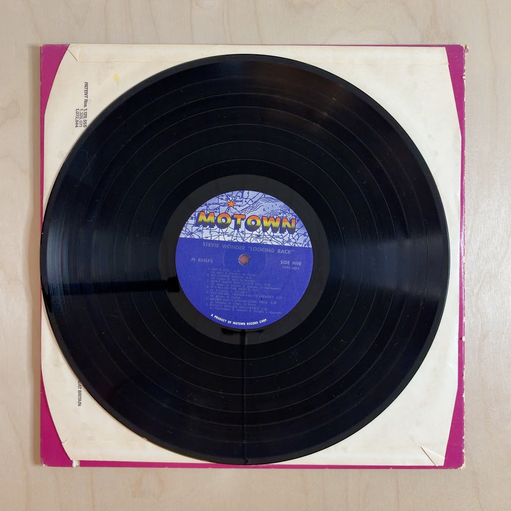 Stevie Wonder – Looking Back