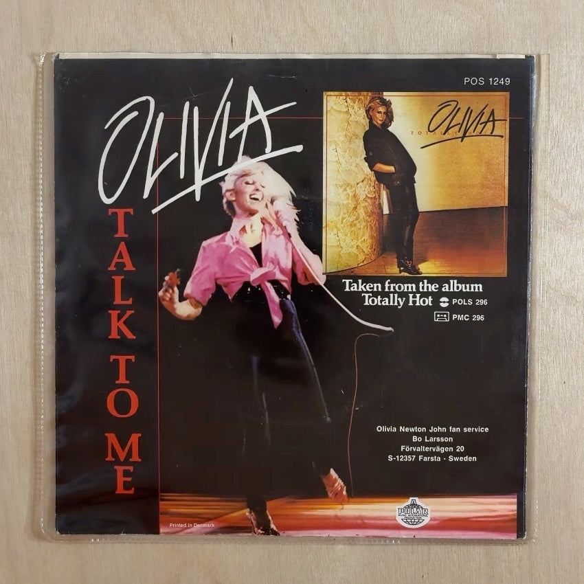 Olivia Newton-John – Totally Hot – back cover