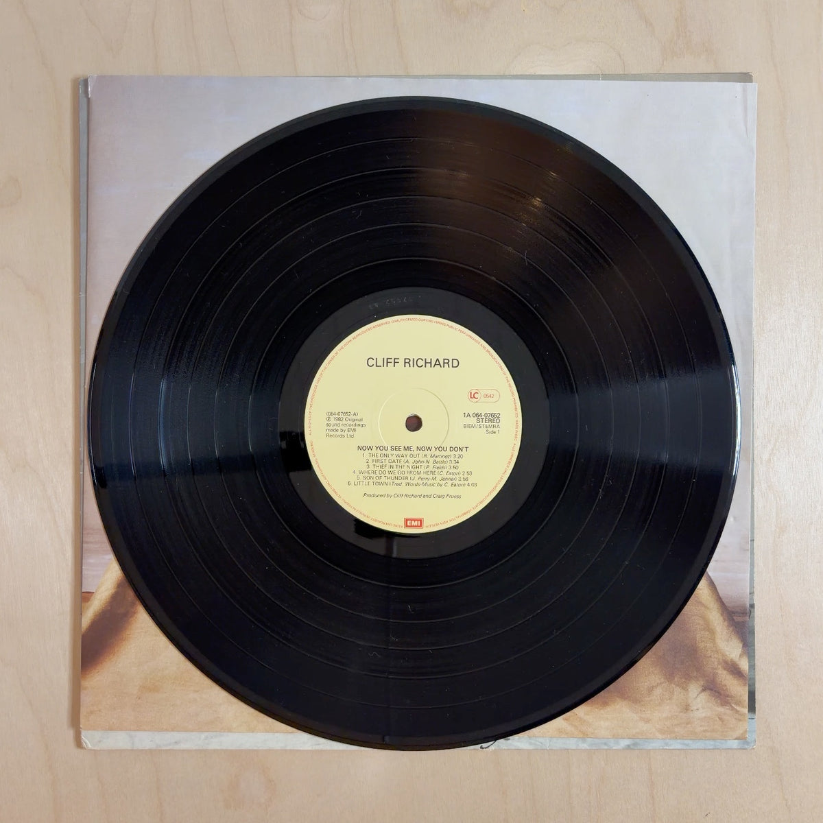 Cliff Richard – Now You See Me, Now You Don't